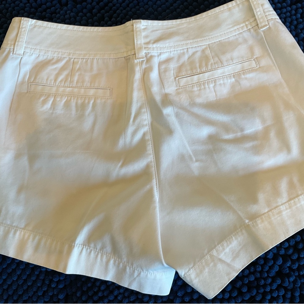 Lilly Pulitzer White Callahan Shorts - Picture 2 of 6